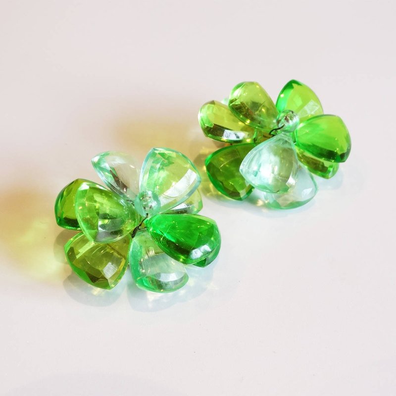 60s Vintage acrylic clear green flower earrings - Earrings & Clip-ons - Acrylic Green