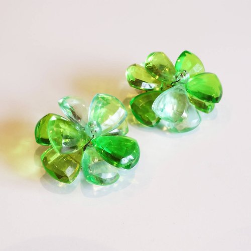 panic-art-market 60s Vintage acrylic clear green flower earrings
