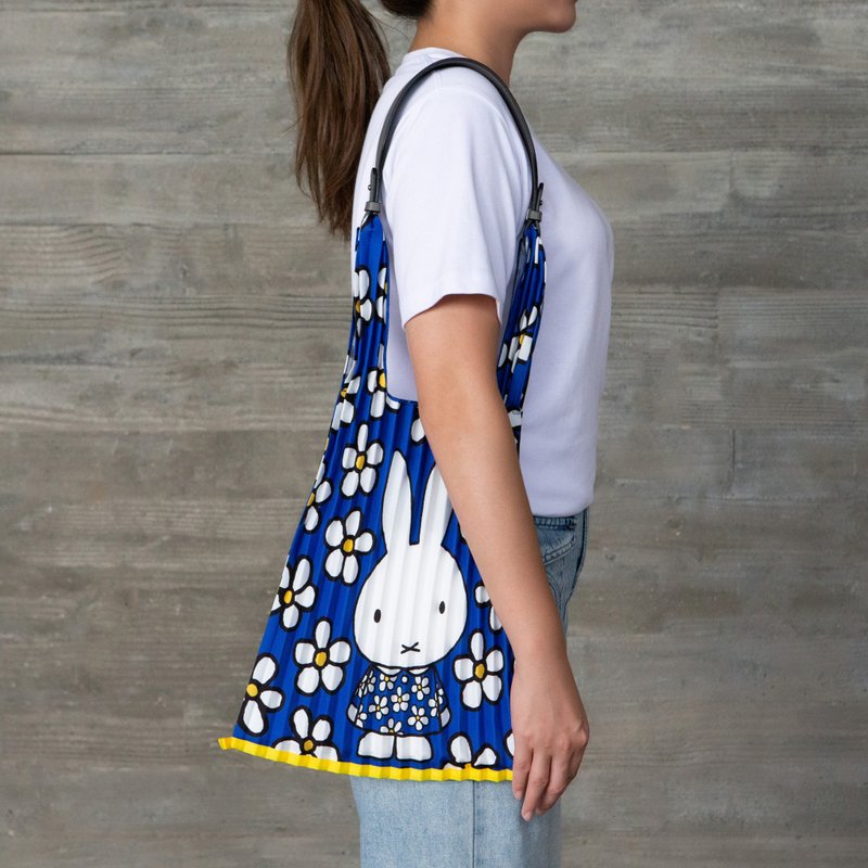 【Pinkoi x Miffy】雛菊印花皺摺兩用購物袋 限定預購 (第一批) - 手提包/手提袋 - 聚酯纖維 多色