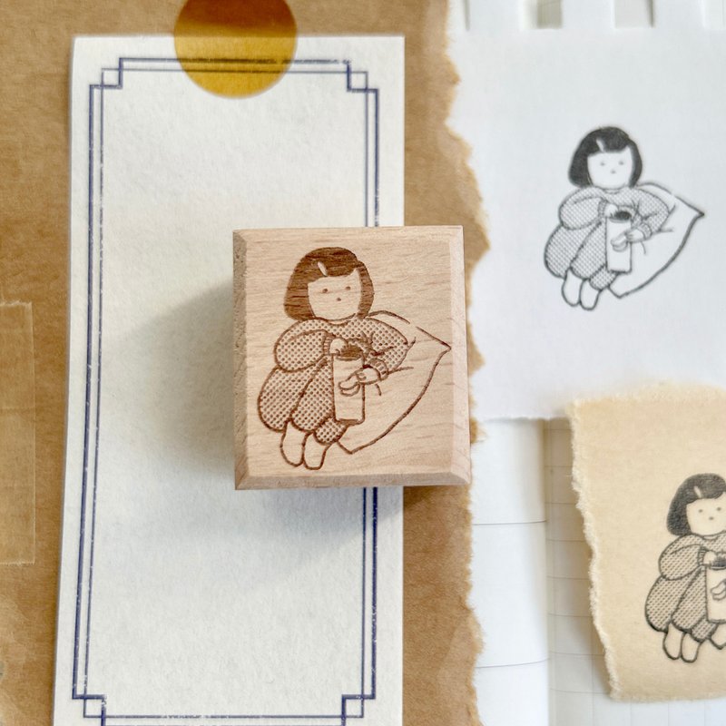 Miss Ng Yuk Eating Chips Stamp - ตราปั๊ม/สแตมป์/หมึก - พลาสติก สีนำ้ตาล