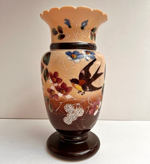 印象的なバカラ 19 世紀フランス製オパリンガラス 手描き花瓶 高