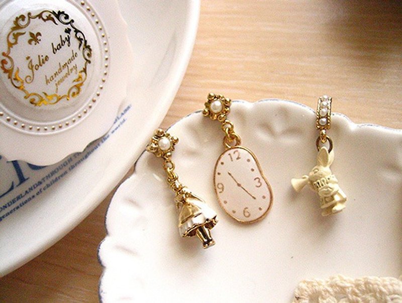[Jolie baby] Alice Black and white series --White Alice rabbit clock horn earrings set - Earrings & Clip-ons - Other Metals White