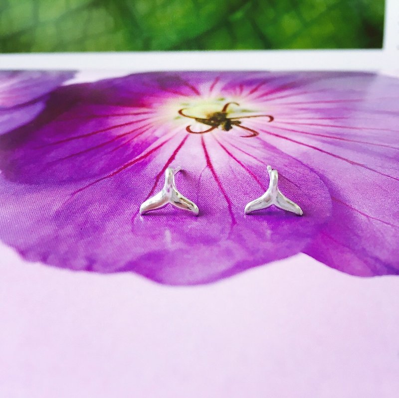 925 sterling silver swim freely 【whale tail ear acupuncture】 - Earrings & Clip-ons - Sterling Silver Purple