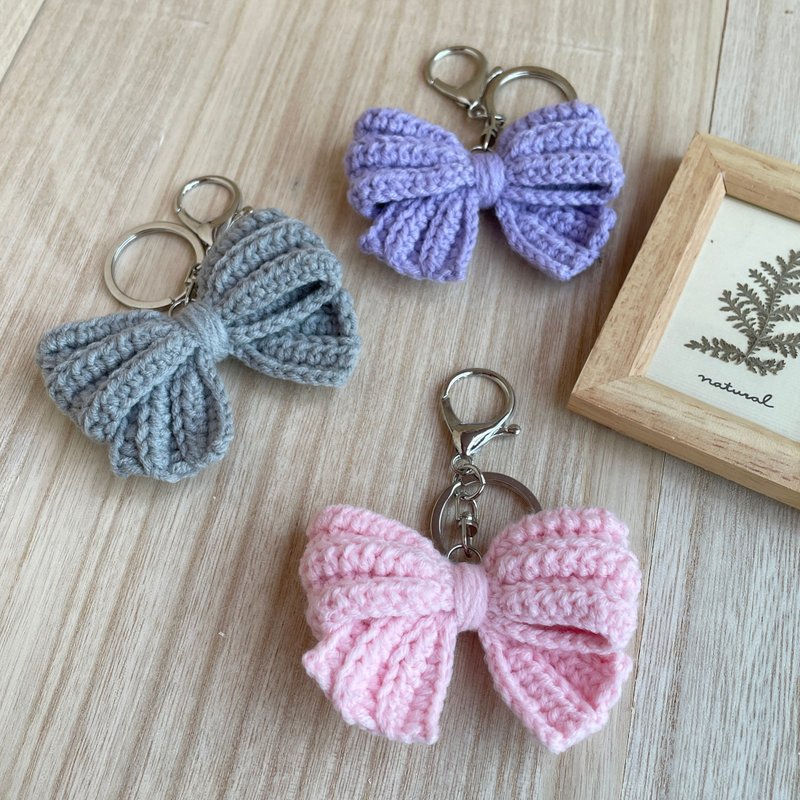 Wool braided bow pendant keychain in pink color - ที่ห้อยกุญแจ - ผ้าฝ้าย/ผ้าลินิน สึชมพู