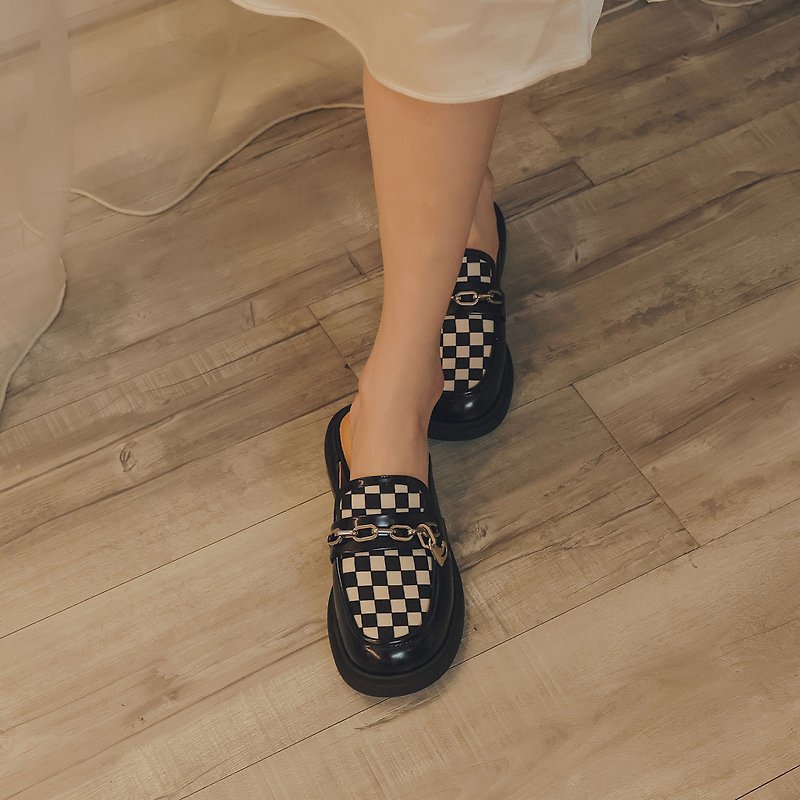Geometric Plaid Stitching - Silver Round Toe Mules Slippers - Black White - รองเท้าแตะ - หนังแท้ สีดำ