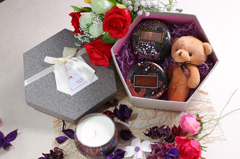 Bloom & Love Soy Candle Gift Box / Birthday Valentine's Day gift - เทียน/เชิงเทียน - ขี้ผึ้ง สีเงิน