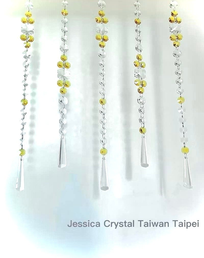 Flowers bloom, wealth, auspiciousness, and wishful thinking. Handmade crystal bead curtains designed and produced in Taiwan. Crystal bead curtains are feng shui. - ม่านและป้ายประตู - คริสตัล สีเหลือง