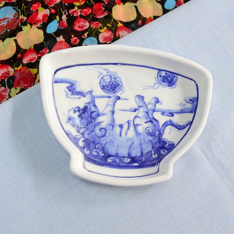 Bowl shaped dishes (Tiger fight with covid) - Pottery & Ceramics - Pottery Blue