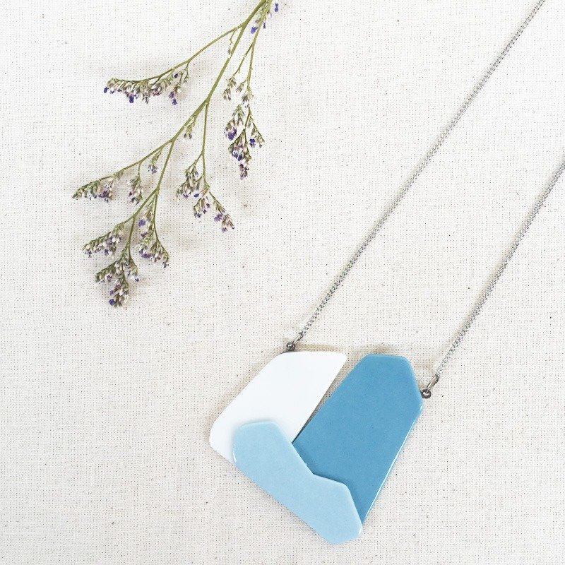 Handmade Ceramic ShanShui Necklace - brook01 - สร้อยคอ - เครื่องลายคราม สีน้ำเงิน