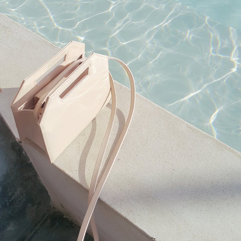 [Limited Edition] Nude Micro Kontur - small minimalist structured leather bag - 側背包/斜背包 - 真皮 