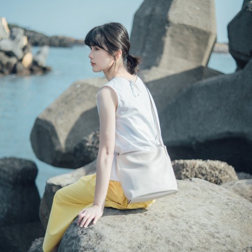 Samuel Ashley 【人氣包包】Poppy皮革斜揹包 - 奶昔白 真皮手袋 女友禮物