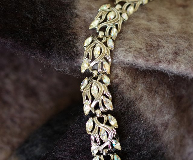 Vintage crown trifari on sale bracelet