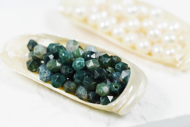 Moss agate. Gold clavicle chain. Top quality medical steel. Skin-friendly and anti-allergic∣Gift for Mother's Day Graduation - Necklaces - Gemstone Green