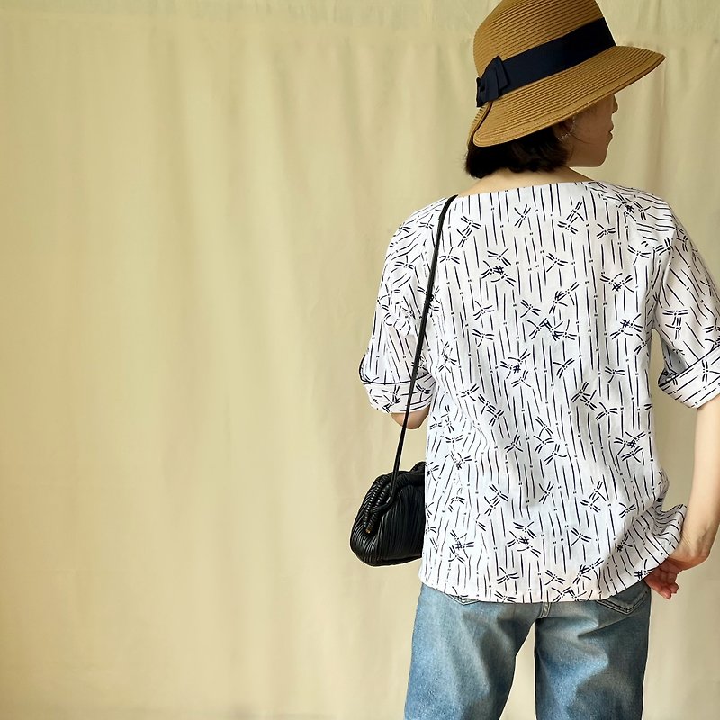 Yukata raglan sleeve blouse dragonfly/white background - เสื้อเชิ้ตผู้หญิง - ผ้าฝ้าย/ผ้าลินิน ขาว