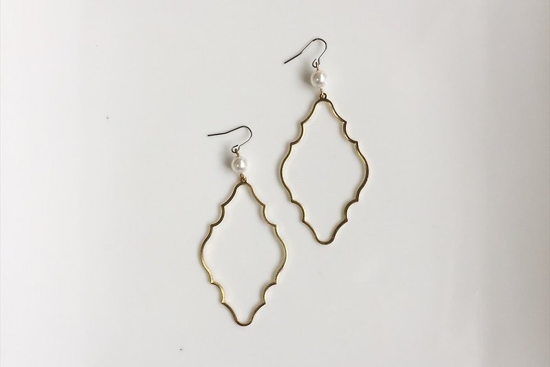 美麗時光 黃銅珍珠造型耳環 - 耳環/耳夾 - 其他金屬 金色