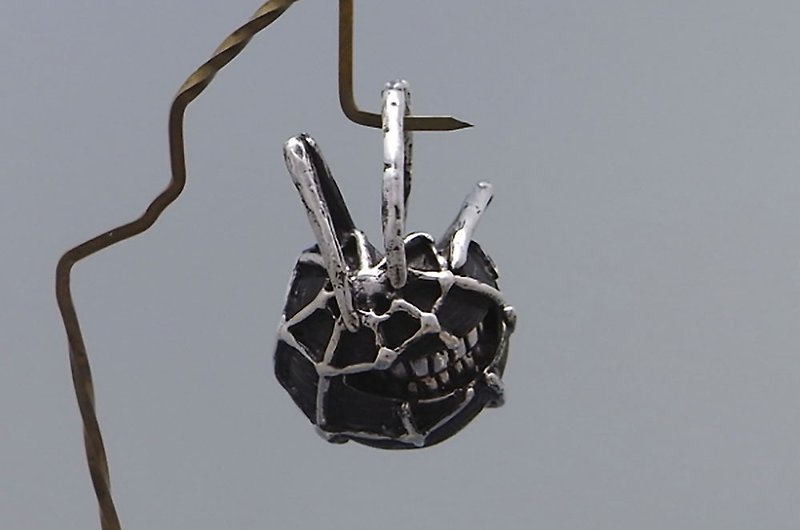 smile&spider_P1 (s_m-P.40) only pendant top without a chain 沒有銀鍊 sterling silver - Necklaces - Sterling Silver Silver