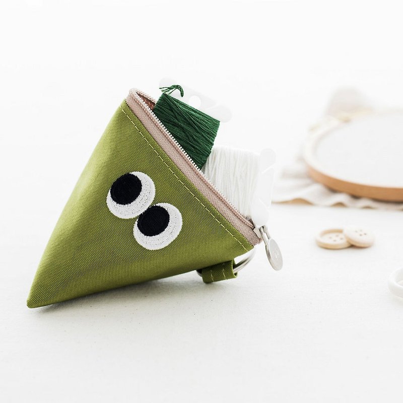 Livework SOMSOM triangle headphone storage zipper embroidery bag - green, LWK50768 - กระเป๋าเครื่องสำอาง - ไนลอน สีเขียว