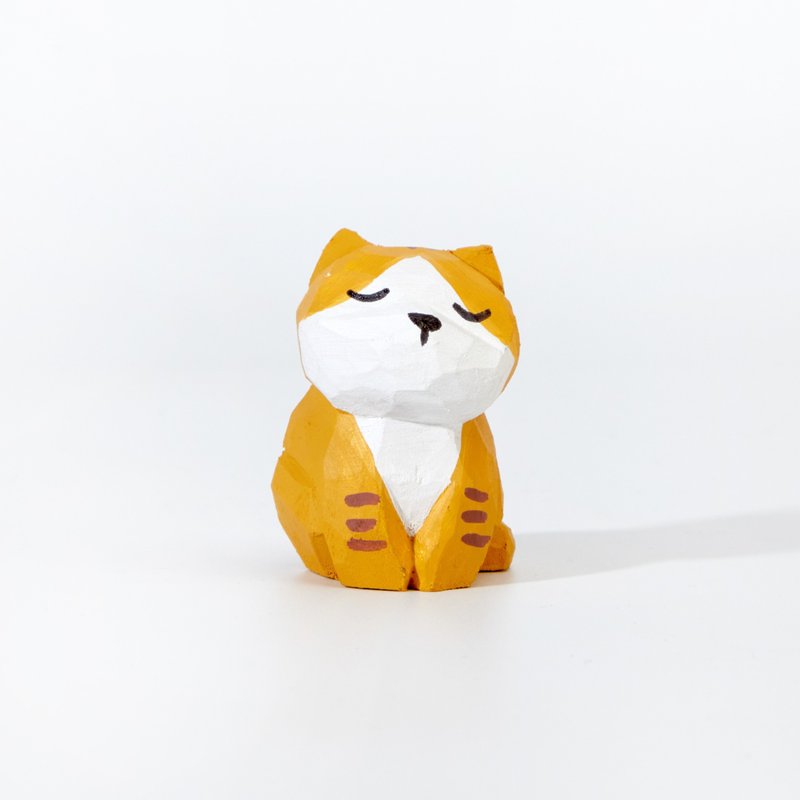 Melo 乖乖坐著的瞇眼小貓木雕 - 擺飾/家飾品 - 木頭 橘色