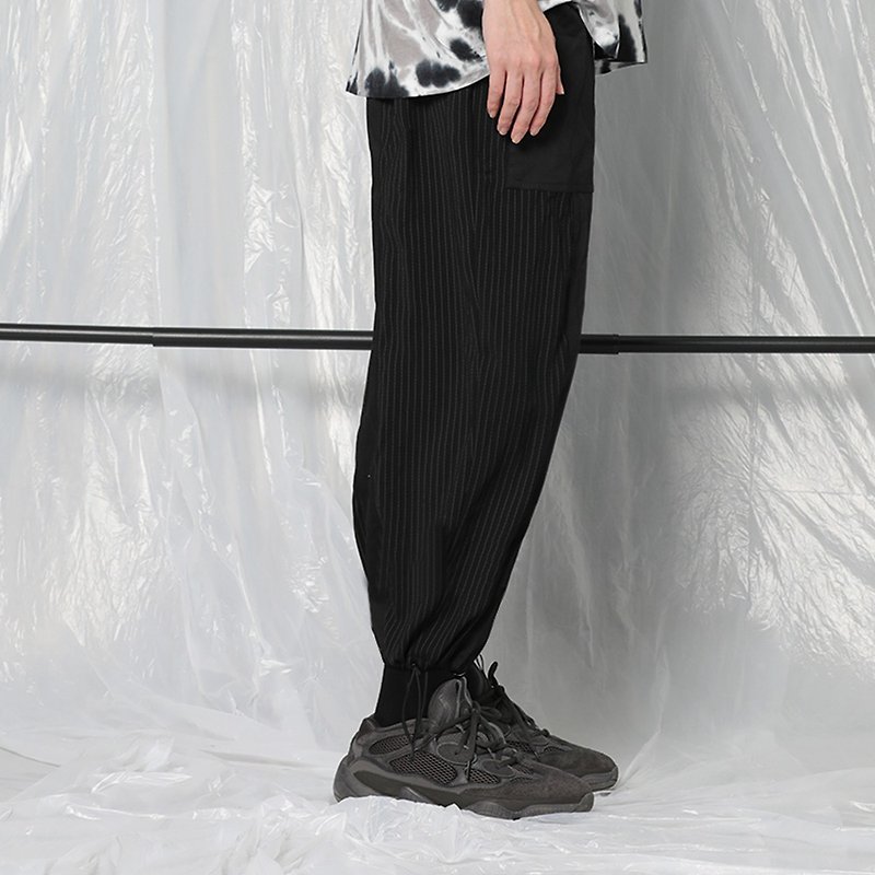 Can be tied and wide-leg striped stitching cropped trousers - กางเกงขายาว - ผ้าฝ้าย/ผ้าลินิน สีดำ