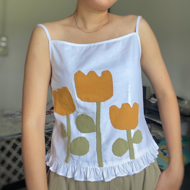 yellow flower applique cotton camisole - 女上衣/長袖上衣 - 棉．麻 黃色