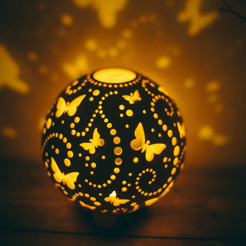 Butterfly Candle Holder, Ceramic Tealight Holder - 香氛蠟燭/燭台 - 陶 