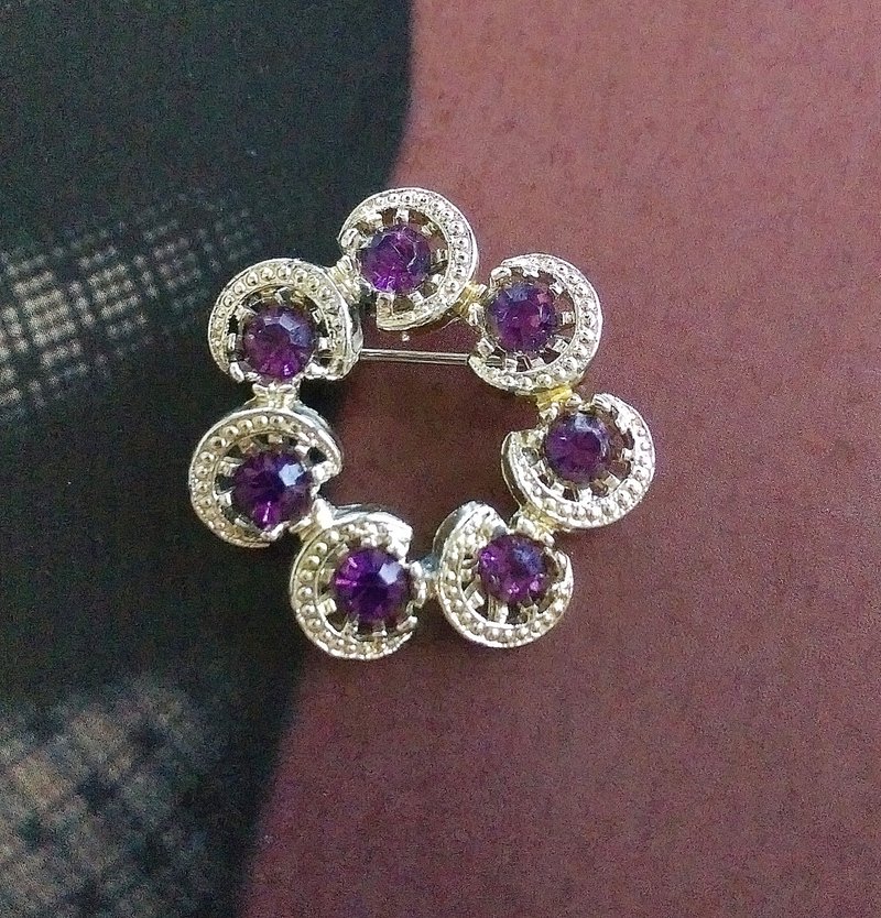 Vintage Jewelry 西洋古董飾品 小巧 紫石 新月 環圈 別針 - 徽章/別針 - 其他金屬 金色