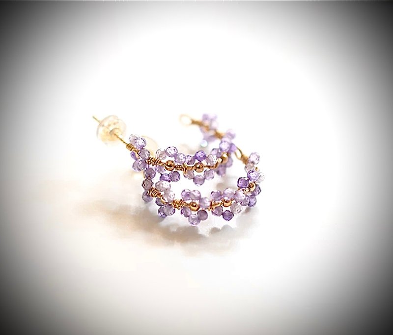 C&W s92514k gold-filled C-shaped earrings handmade amethyst flower-wrapped fresh and elegant earrings - ต่างหู - หยก สีทอง