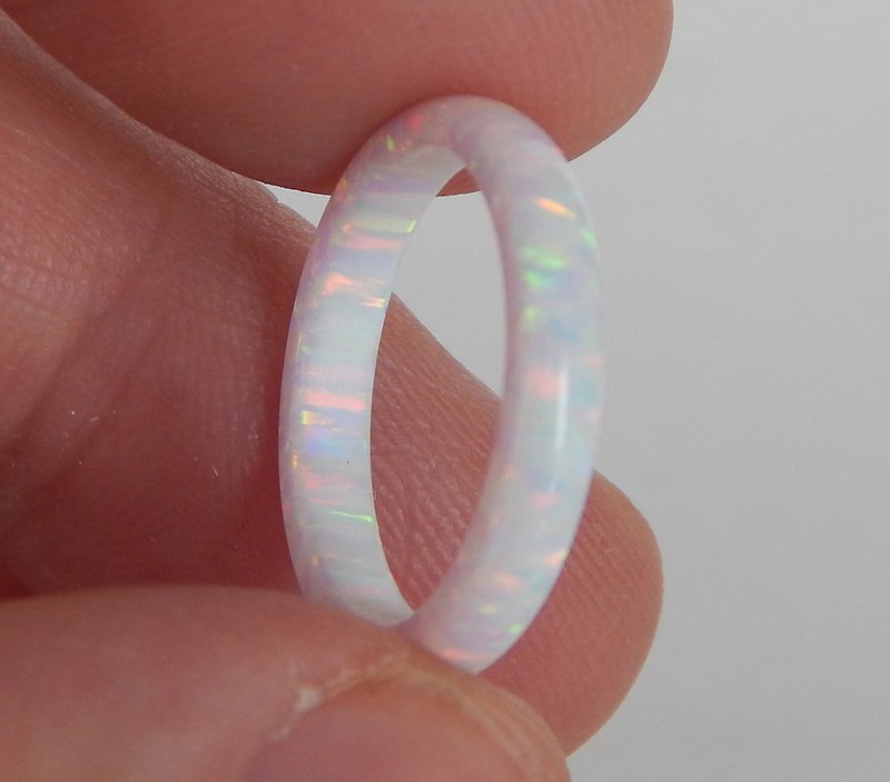 ホワイトオパールの結婚指輪。ソリッドオパールリング。合成オパールリング。 - リング - その他の素材 ホワイト