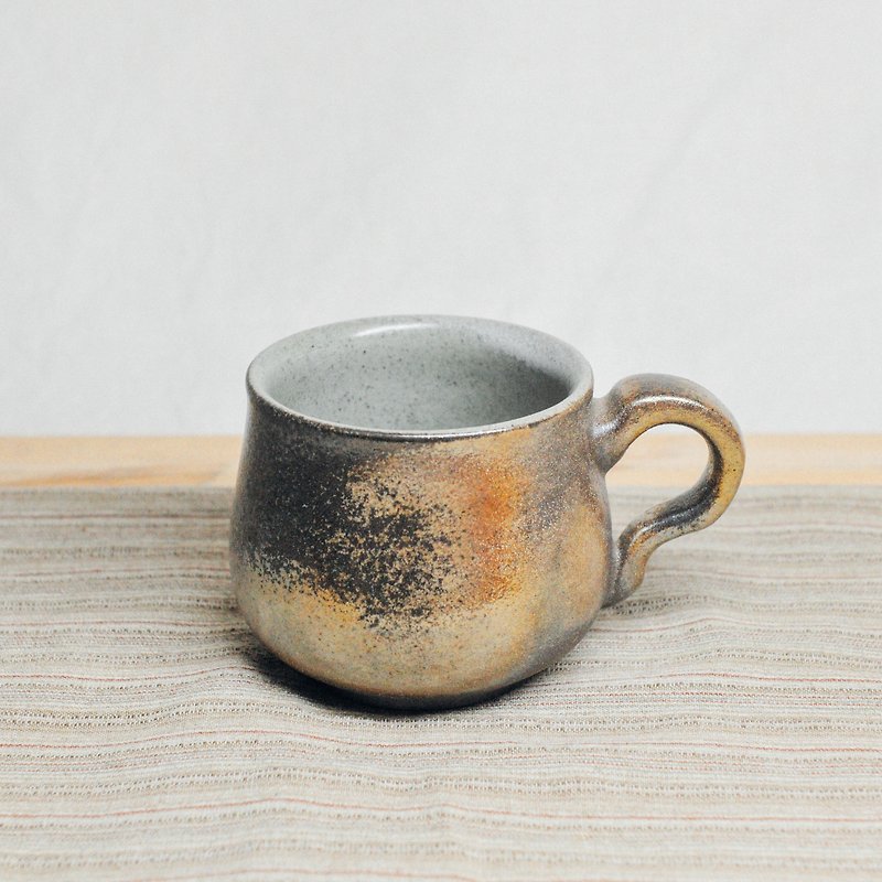 Firewood hand made. Inside glaze mug - แก้วมัค/แก้วกาแฟ - ดินเผา สีนำ้ตาล