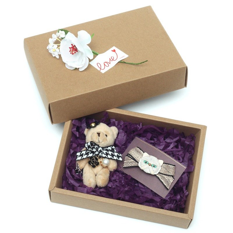 “Give Love” Bear Brooch + Cat Hair Clip Gift Box Set - เข็มกลัด - เส้นใยสังเคราะห์ หลากหลายสี