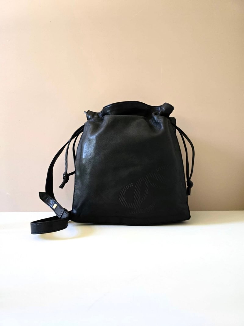 絕版古董包 Loewe 黑色中古抽繩包 單肩包 皮革包 斜背復古二手包 - 側背包/斜背包 - 真皮 黑色