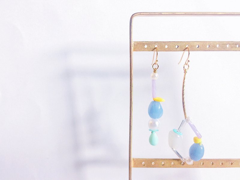 Magic glass beads hanging ear ear hook earrings [can change folder / anti-allergic silicone ear hook] - ต่างหู - วัสดุอื่นๆ หลากหลายสี