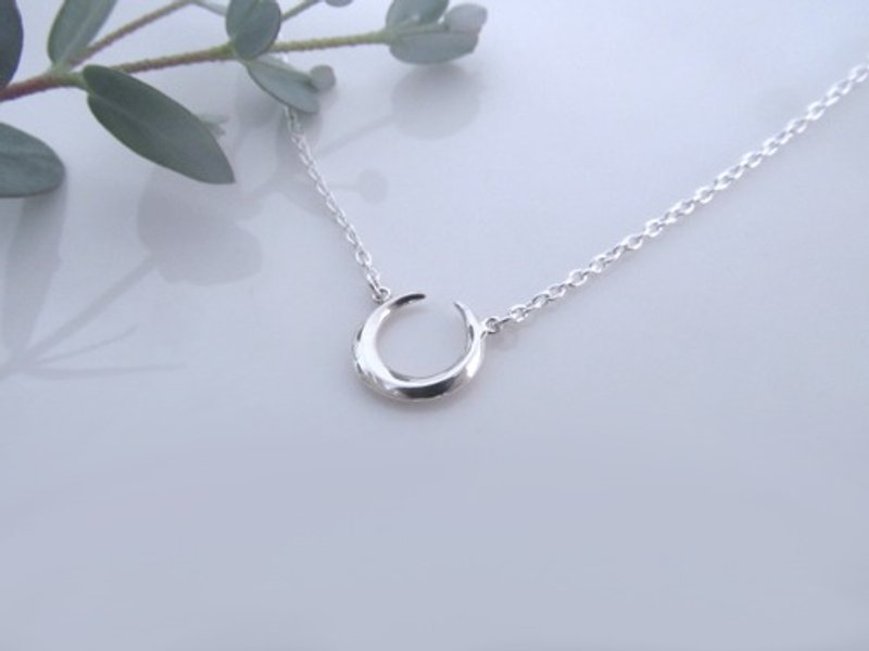 Crescent necklace - สร้อยคอ - เงินแท้ 