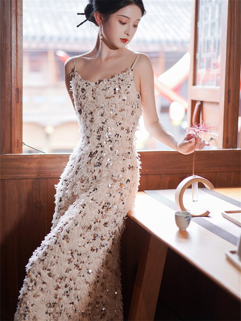 浮光 香檳金吊帶洋裝 無袖亮片長裙 生日戰袍訂婚禮服裙連衣裙 - 旗袍/改良式旗袍 - 聚酯纖維 金色