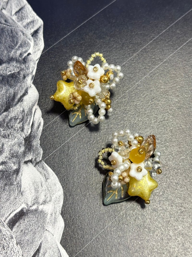 Elegant Flower Earrings with Czech Glass Star Beads,Women's Jewelry Accessories - ต่างหู - แก้ว หลากหลายสี