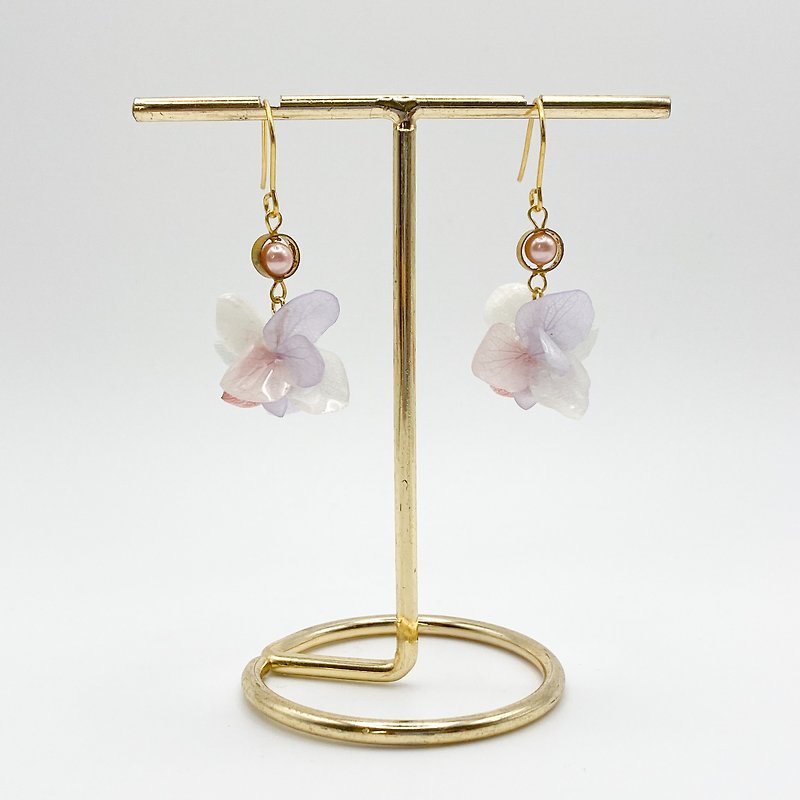 Flower  earring【wedding】 - Earrings & Clip-ons - Plants & Flowers Pink