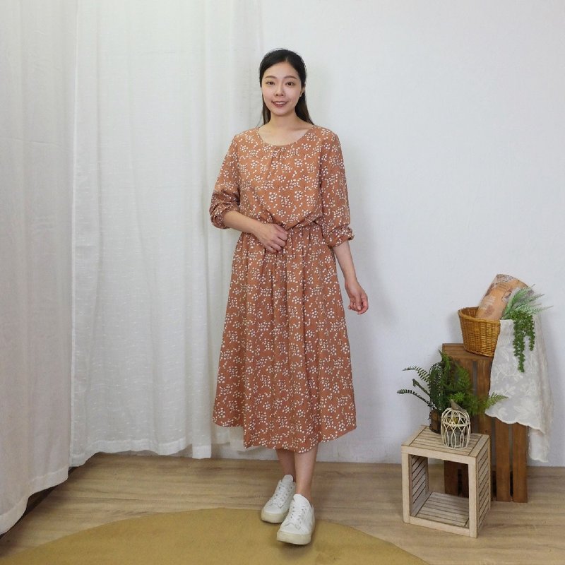 Hana Mokuba tie-waisted round-neck loose floral dress - ชุดเดรส - วัสดุอื่นๆ 