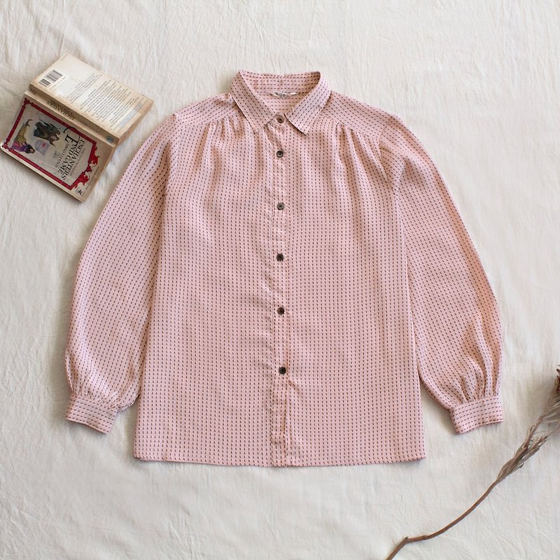 Pink low-key bow vintage long-sleeved shirt - เสื้อเชิ้ตผู้หญิง - เส้นใยสังเคราะห์ 