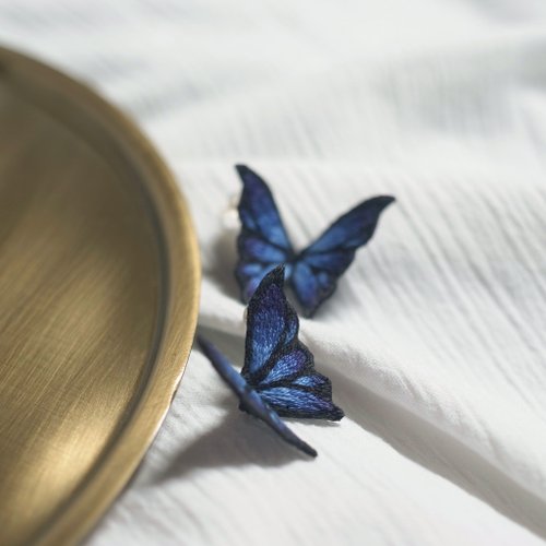 Butterfly Fly ハンドメイド刺繍ピアス - ショップ JING ピアス