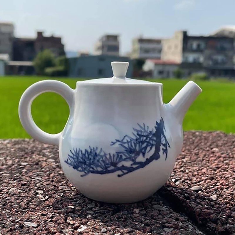 Teapot Songyue - Bai Yumin x Lin Feiman blue and white porcelain teapot creation - tea ceremony series tea utensils - Teapots & Teacups - Porcelain White