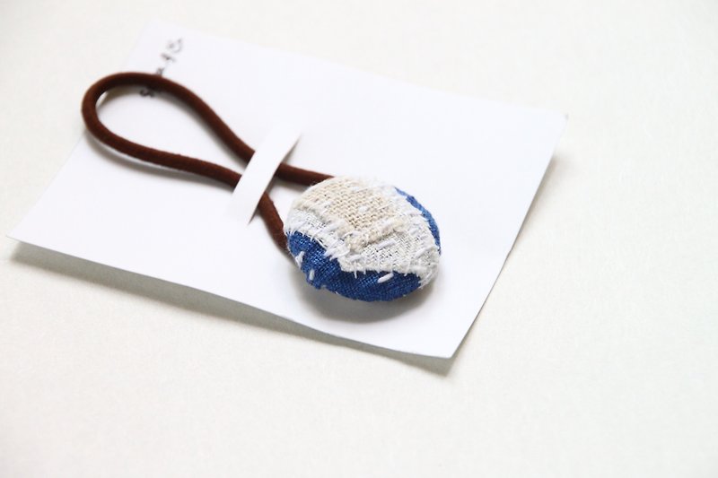 コラージュ　くるみボタンのヘアゴム　雪の女王 - 髮夾/髮飾 - 棉．麻 藍色