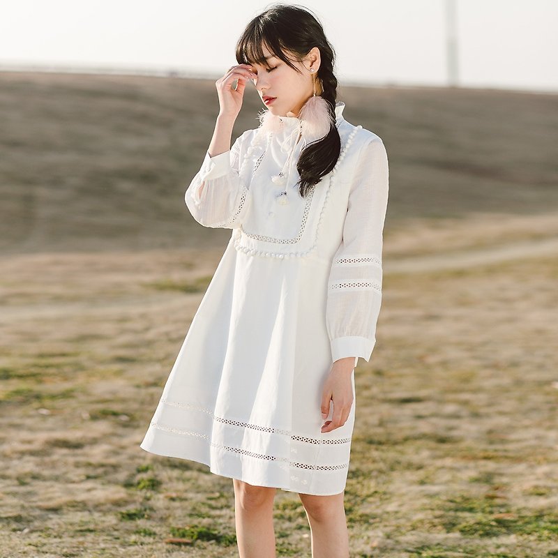 Anne Chen 2018 spring and summer new women's dress pure color ribbon decorative short dress dress - ชุดเดรส - เส้นใยสังเคราะห์ ขาว