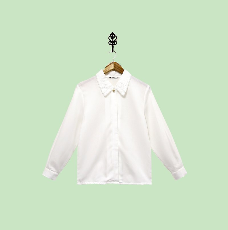 Back to Green::  日本細緻衣領純白絲質襯衫  古典點點簍空 精緻鈕扣   vintage - 恤衫 - 絲．絹 白色