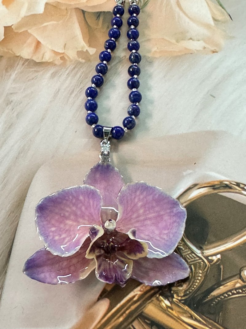 [Amas Orchid Creative] Taiwan Orchid Jewelry/Lapis Lazuli Semi- Gemstone Necklace/Mother’s Day Gift - Necklaces - Plants & Flowers 