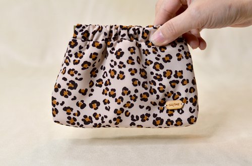 tailtail 【日本布料】彈片口金化妝包 / 隨身小物包 # 豹紋