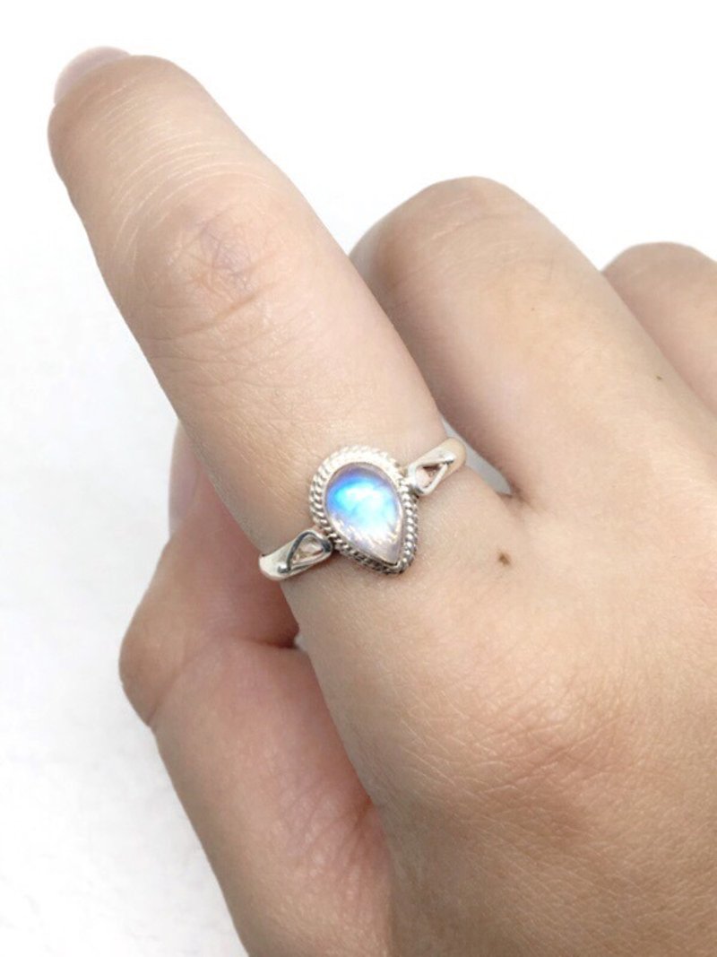 月光石925純銀典雅風戒指 尼泊爾手工鑲嵌製作(款式2) - 戒指 - 寶石 藍色