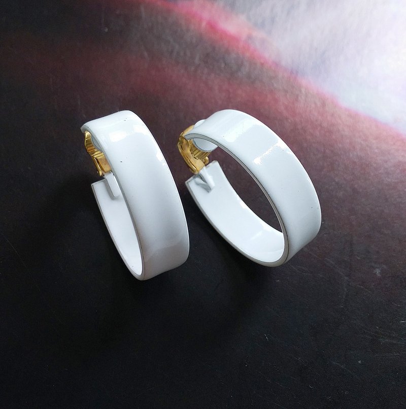 Vintage Jewelry 西洋古董飾品 白琺瑯 C圈 夾式耳環 - 耳環/耳夾/耳骨夾 - 其他金屬 金色