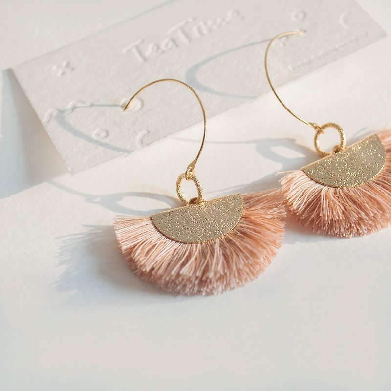 Teatime - Warm camel frosted gold fan-shaped fringe - Earrings - Earrings & Clip-ons - Other Materials 