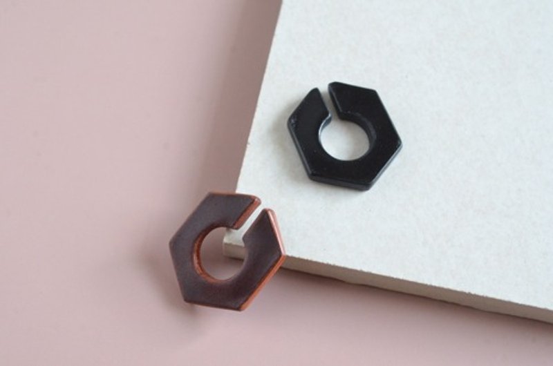 Extra~hexagon~六邊形【馬臀皮 CORDOVAN皮革耳骨夾】黑色 I 單耳 - 其他 - 真皮 黑色