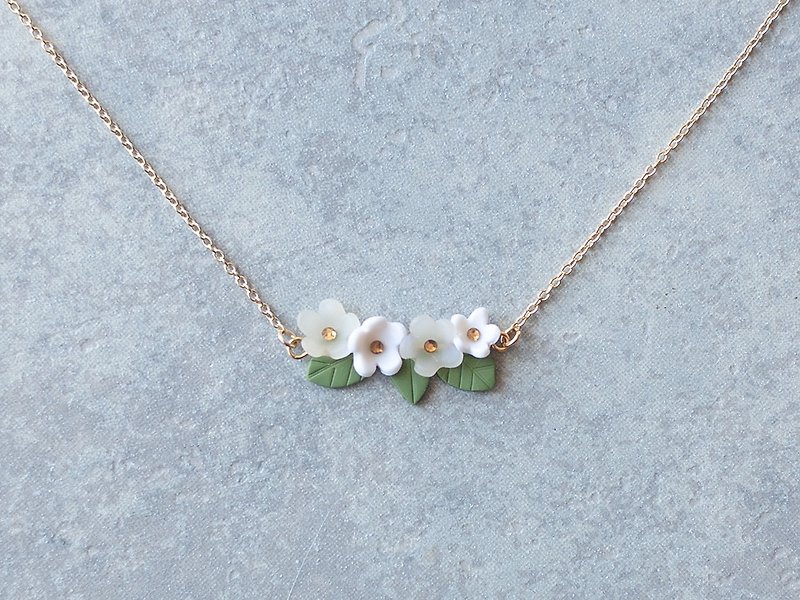 flower garden necklace/white - Necklaces - Clay White